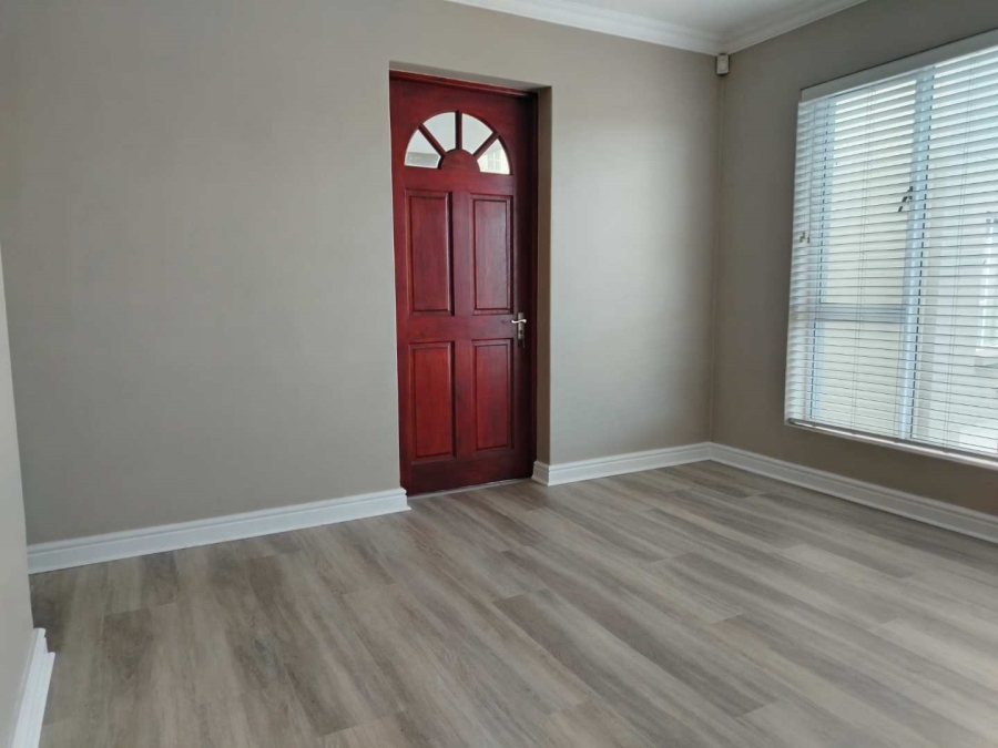 3 Bedroom Property for Sale in Heuwelkruin Western Cape